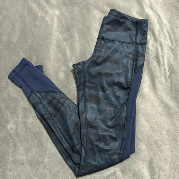 🩷 Lululemon Blue Camo Leggings​ - Picture 1 of 6